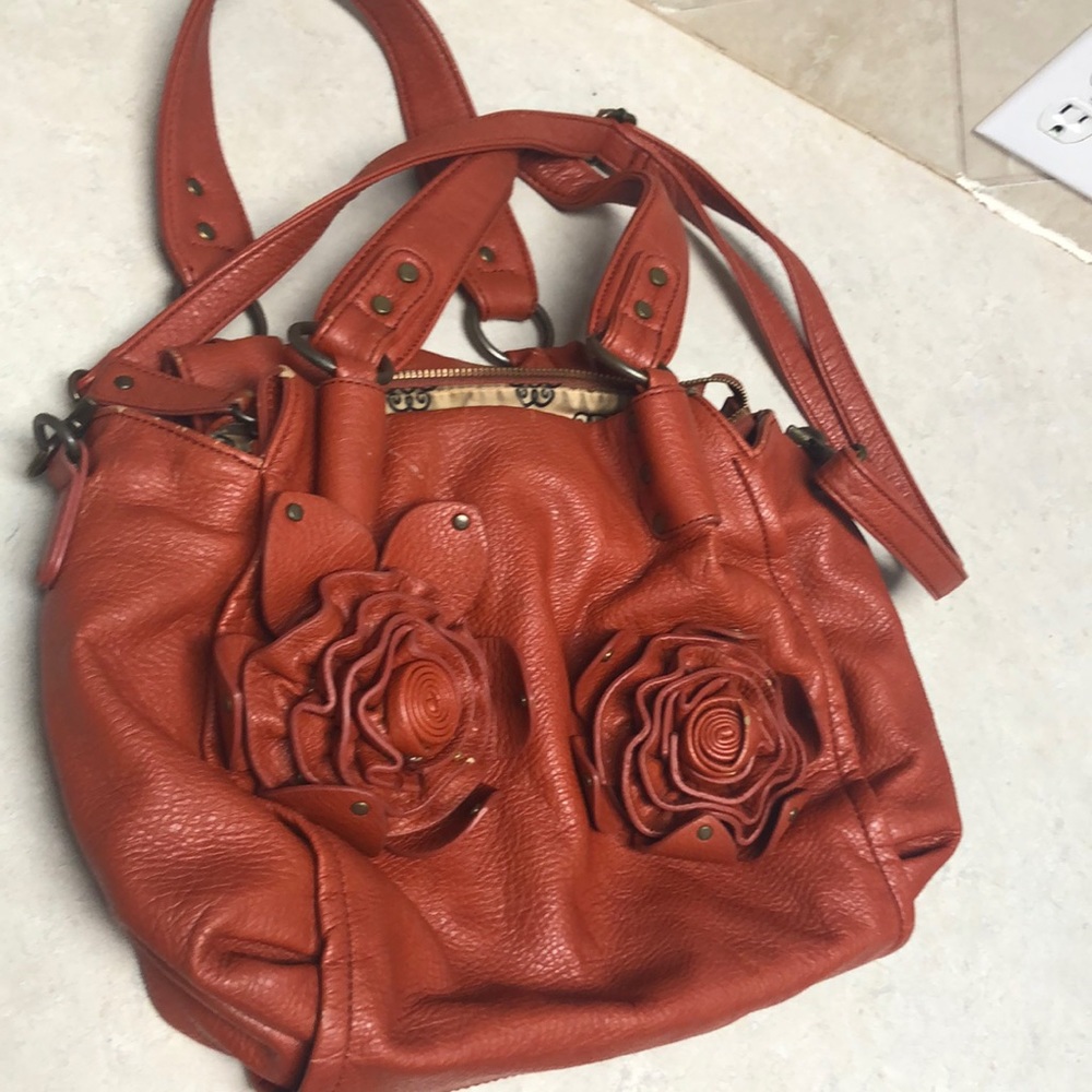 Jessica Simpson bag has flaws